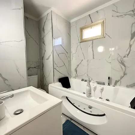 Evasion : Baignoire Spa, Ac, Wifi, Netflix * カンヌ