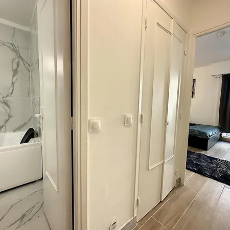 Apartment Evasion : Baignoire Spa, Ac, Wifi, Netflix